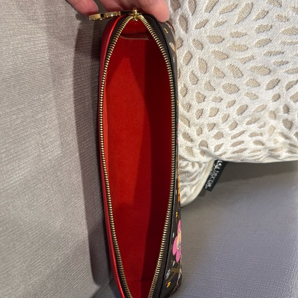 Louis Vuitton 2021 Christmas Animation Pencil Pouch London - Picture 13 of 16